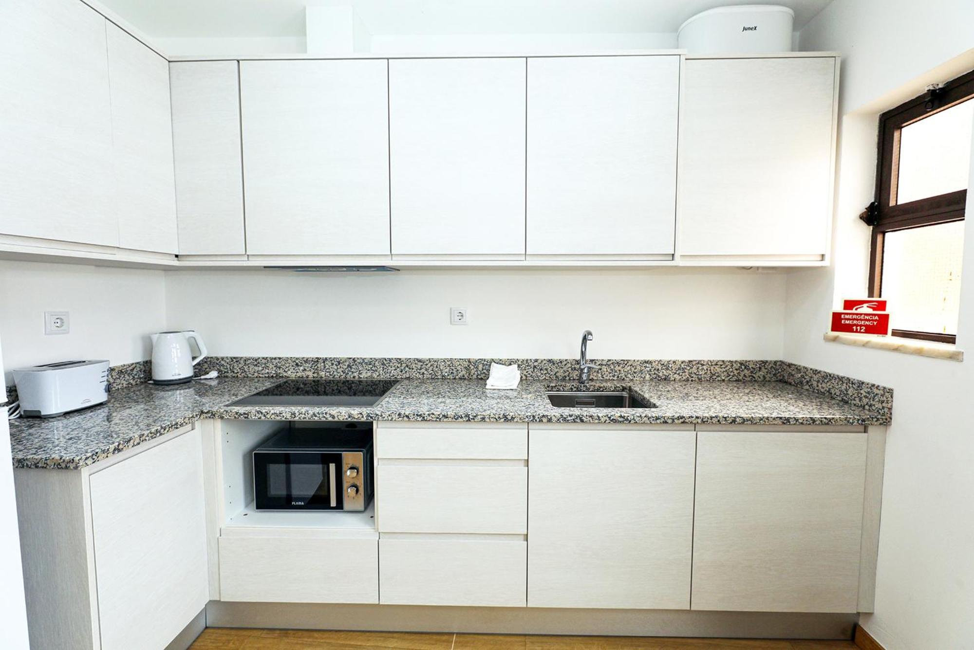 B87 - Windmill 2 Bed Apartment In Odiáxere المظهر الخارجي الصورة